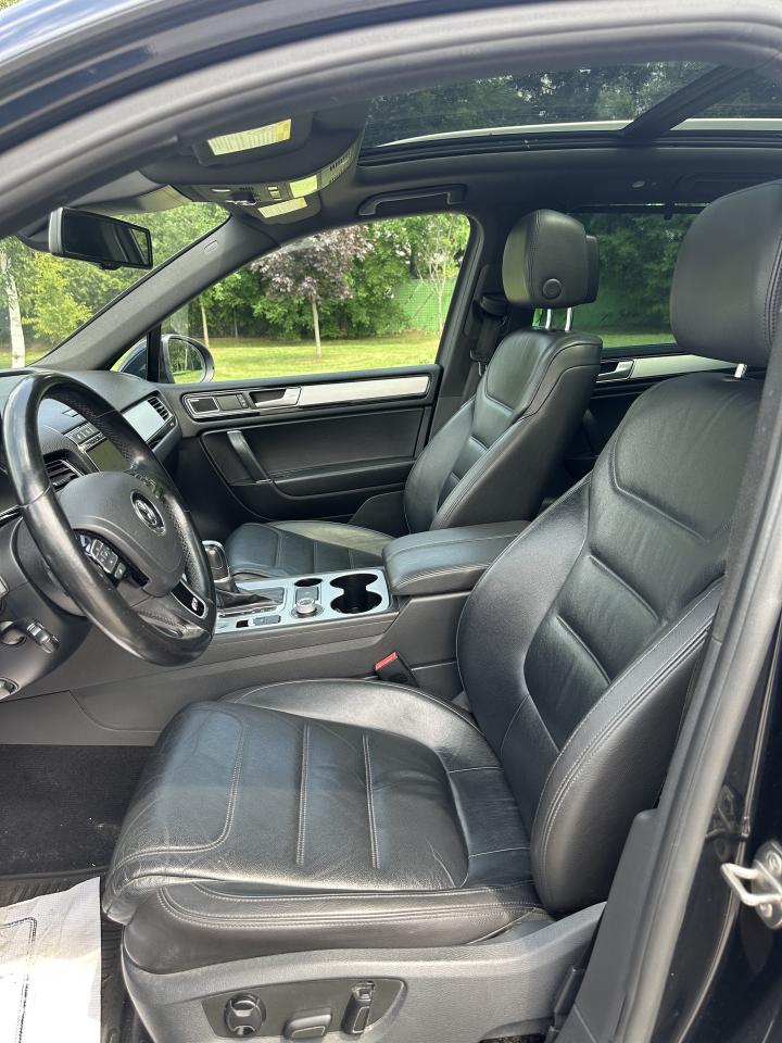 2015 Volkswagen Touareg HIGHLINE R LINE NAVI PANO ROOF WARRANTY FINANCING Photo