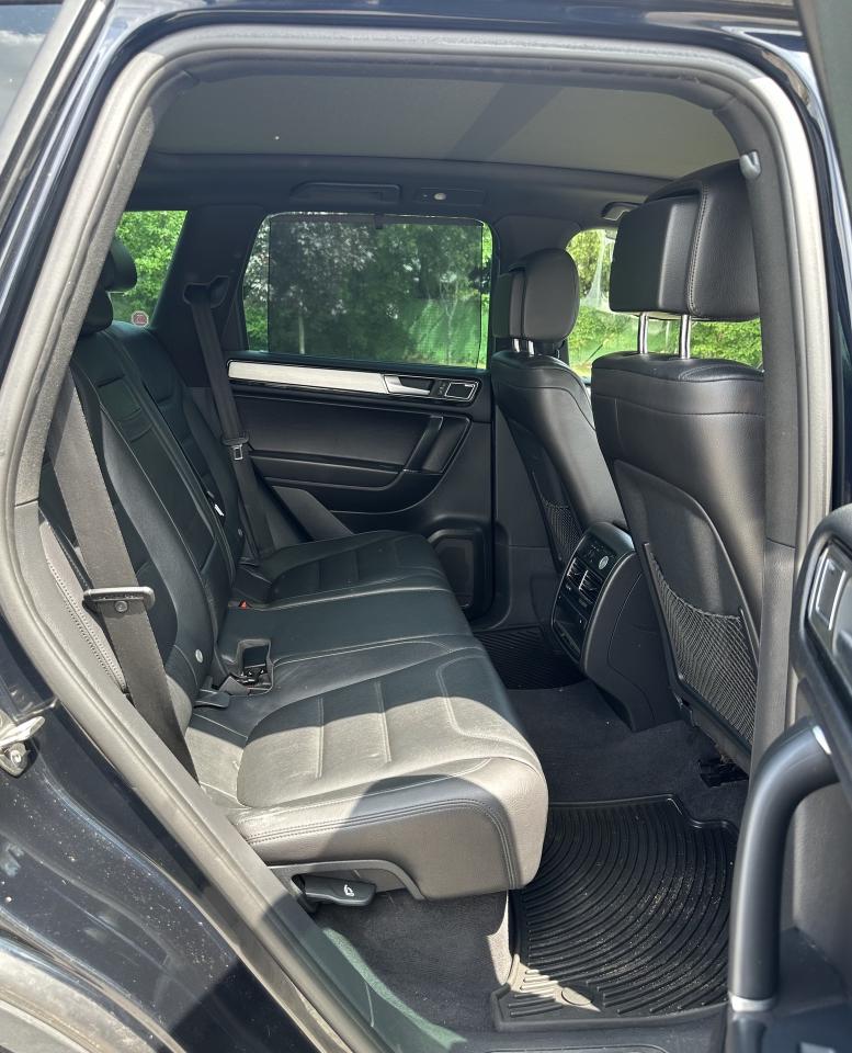 2015 Volkswagen Touareg HIGHLINE R LINE NAVI PANO ROOF WARRANTY FINANCING Photo