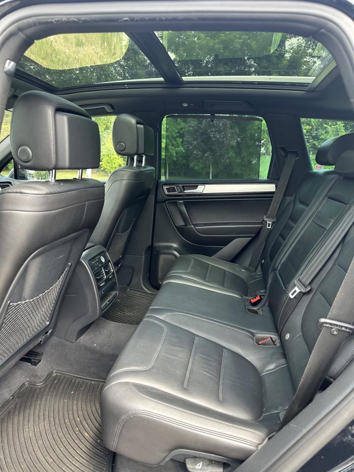 2015 Volkswagen Touareg HIGHLINE R LINE NAVI PANO ROOF WARRANTY FINANCING Photo