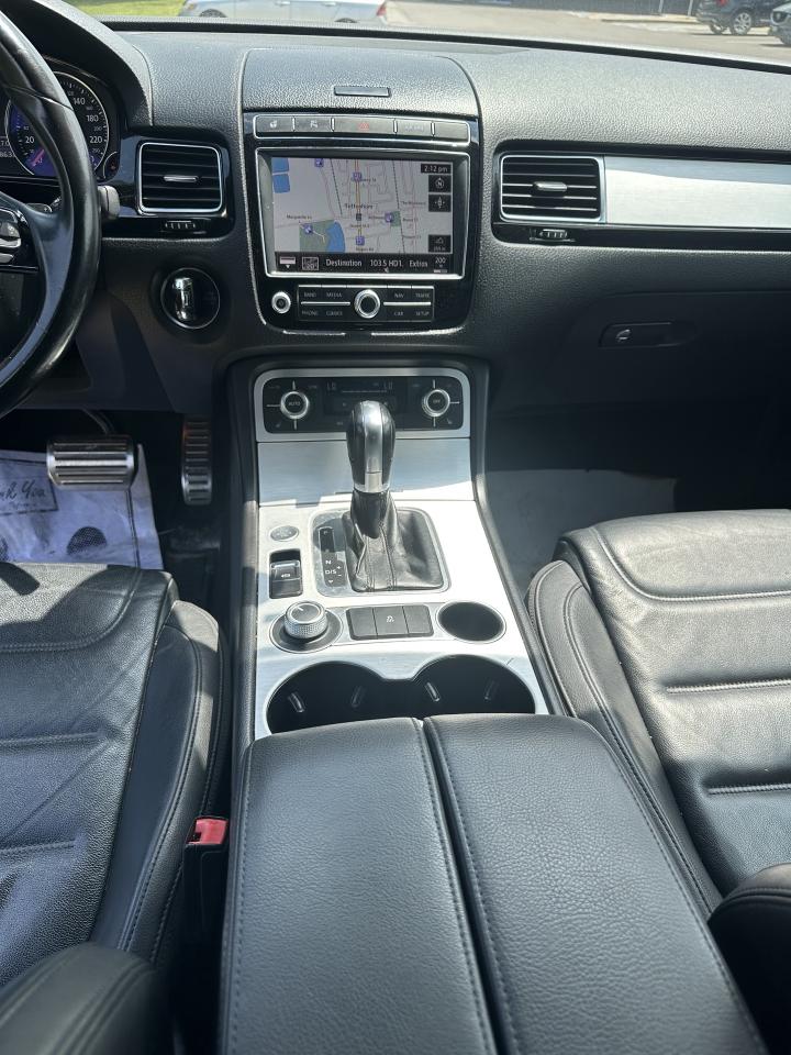 2015 Volkswagen Touareg HIGHLINE R LINE NAVI PANO ROOF WARRANTY FINANCING Photo