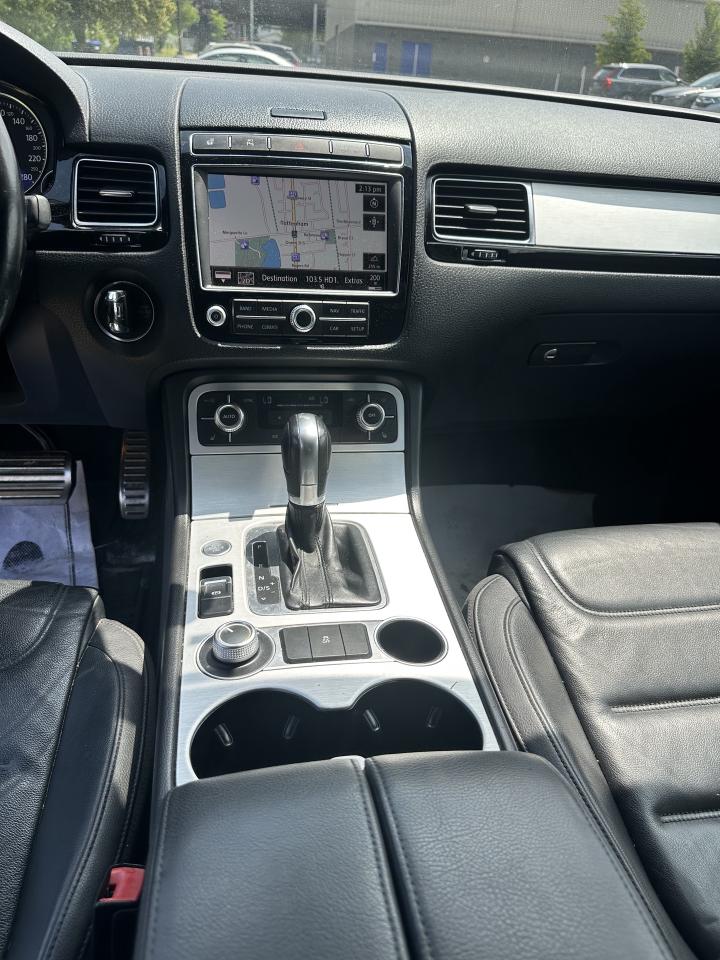 2015 Volkswagen Touareg HIGHLINE R LINE NAVI PANO ROOF WARRANTY FINANCING Photo