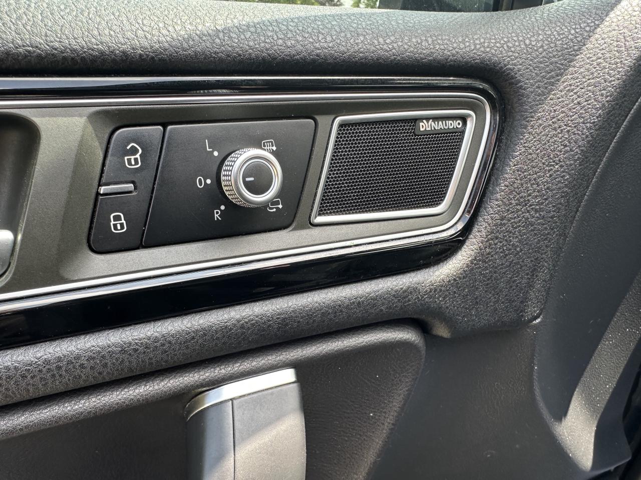 2015 Volkswagen Touareg HIGHLINE R LINE NAVI PANO ROOF WARRANTY FINANCING Photo