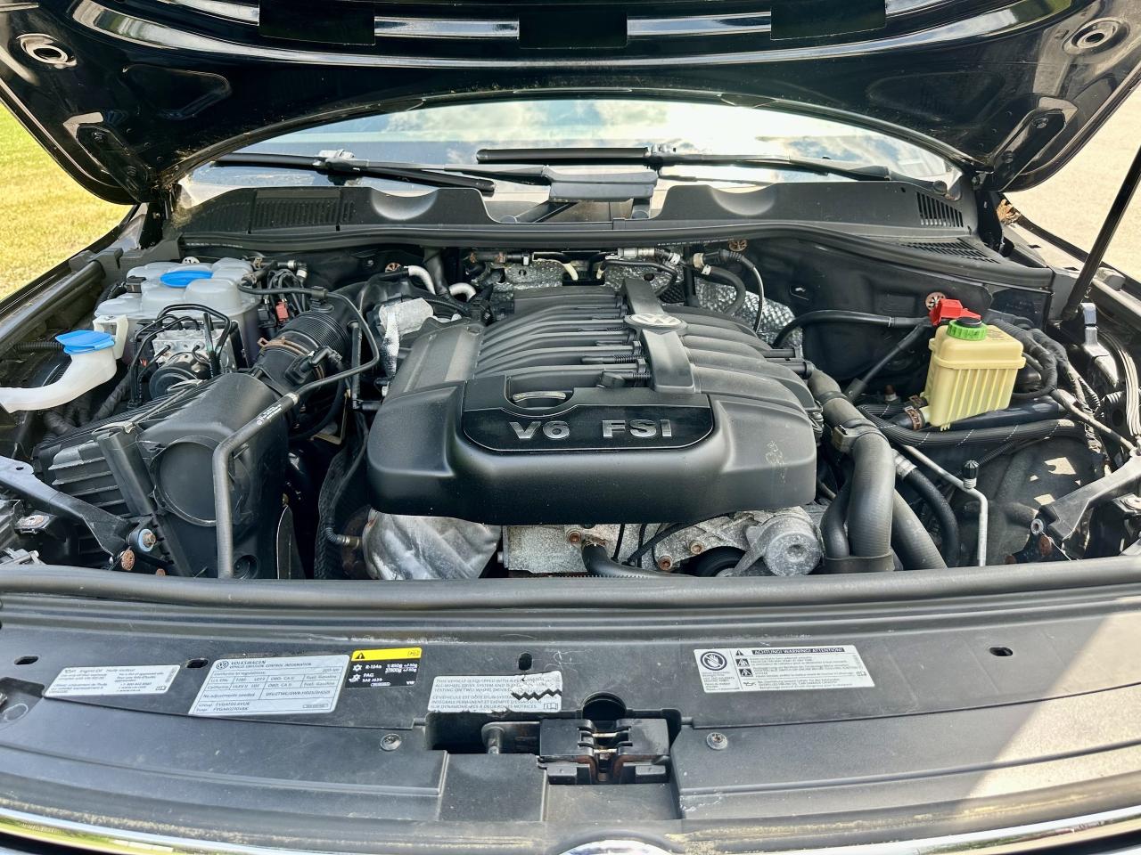 2015 Volkswagen Touareg HIGHLINE R LINE NAVI PANO ROOF WARRANTY FINANCING Photo