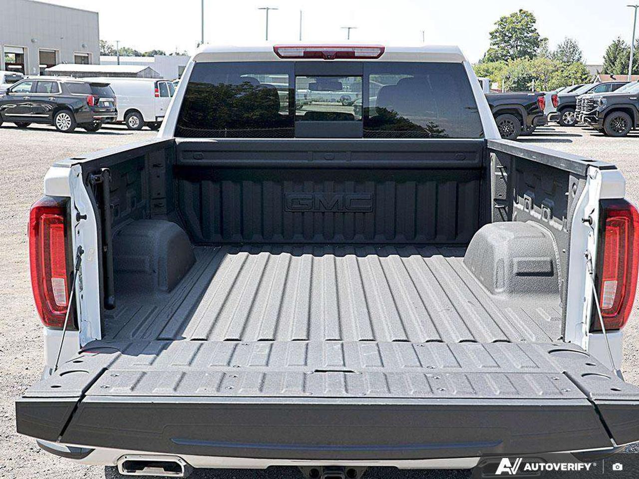 2025 GMC Sierra 1500 DENALI PREMIUM, DURAMAX, CREW, 4X4, LOADED, 1-OWNER! Photo