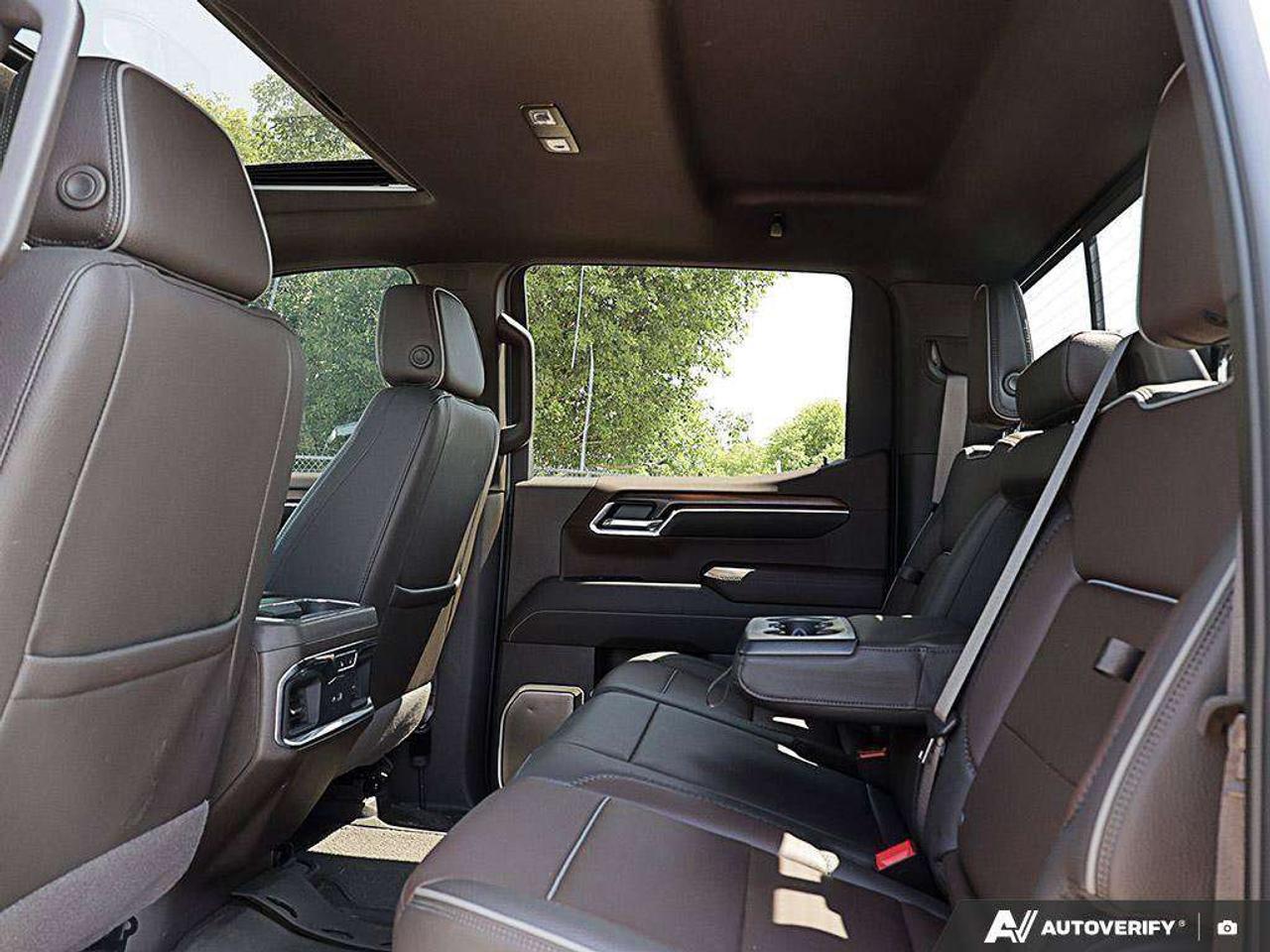 2025 GMC Sierra 1500 DENALI PREMIUM, DURAMAX, CREW, 4X4, LOADED, 1-OWNER! Photo