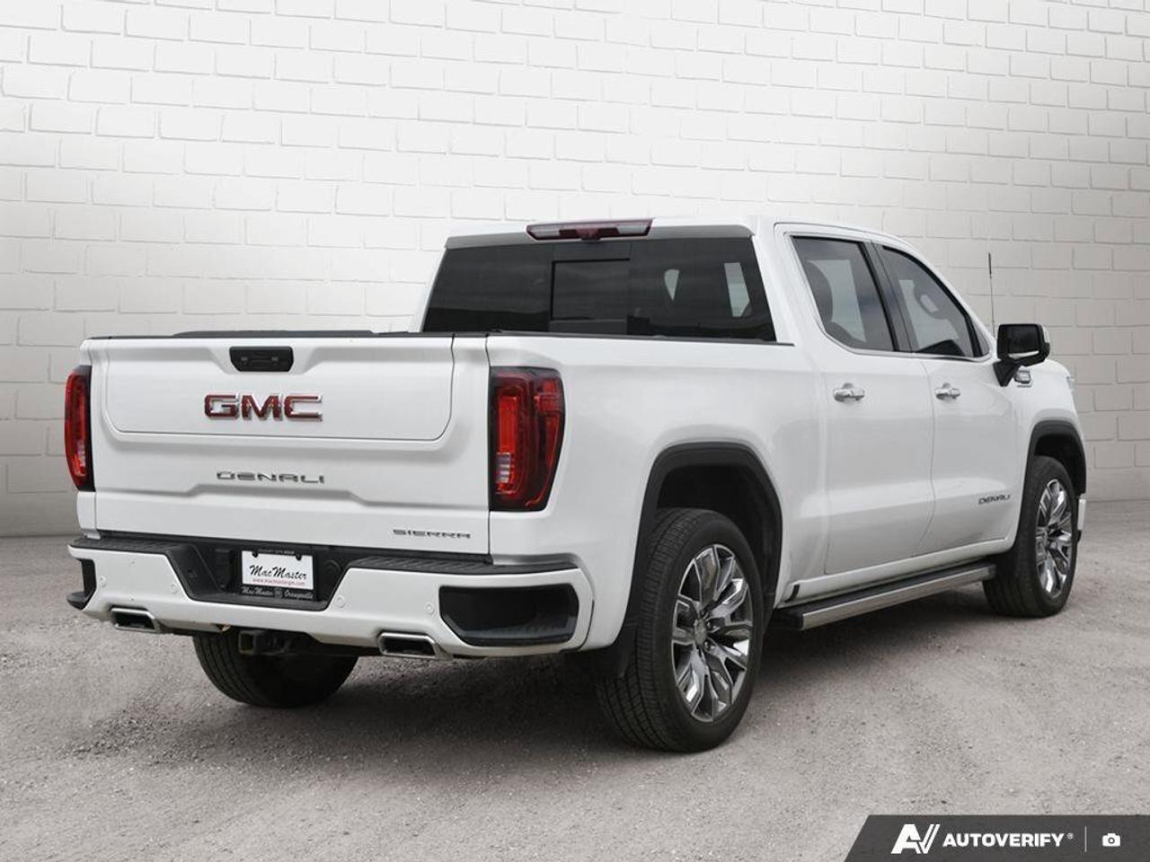 2023 GMC Sierra 1500 DenaliDENALI RESERVE, DURAMAX, LOADED, 1-OWNER! Photo4