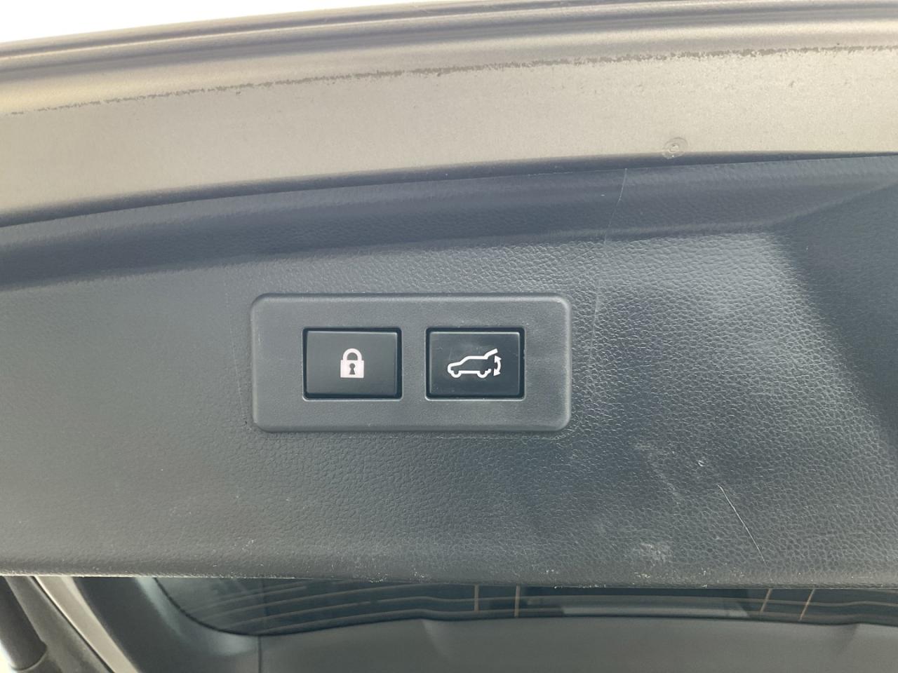 2020 Subaru Outback Touring - EYE SIGHT! BACK-UP CAM! BSM! SUNROOF! Photo