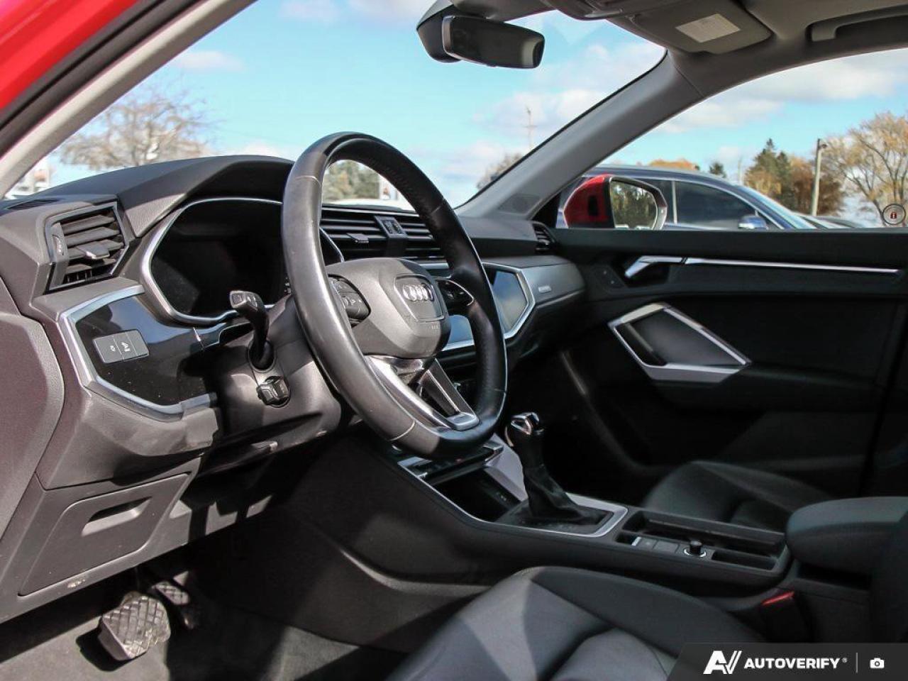 2019 Audi Q3 TechnikACCIDENT-FREE, S-LINE, SUNROOF, BANG & OLUF Photo