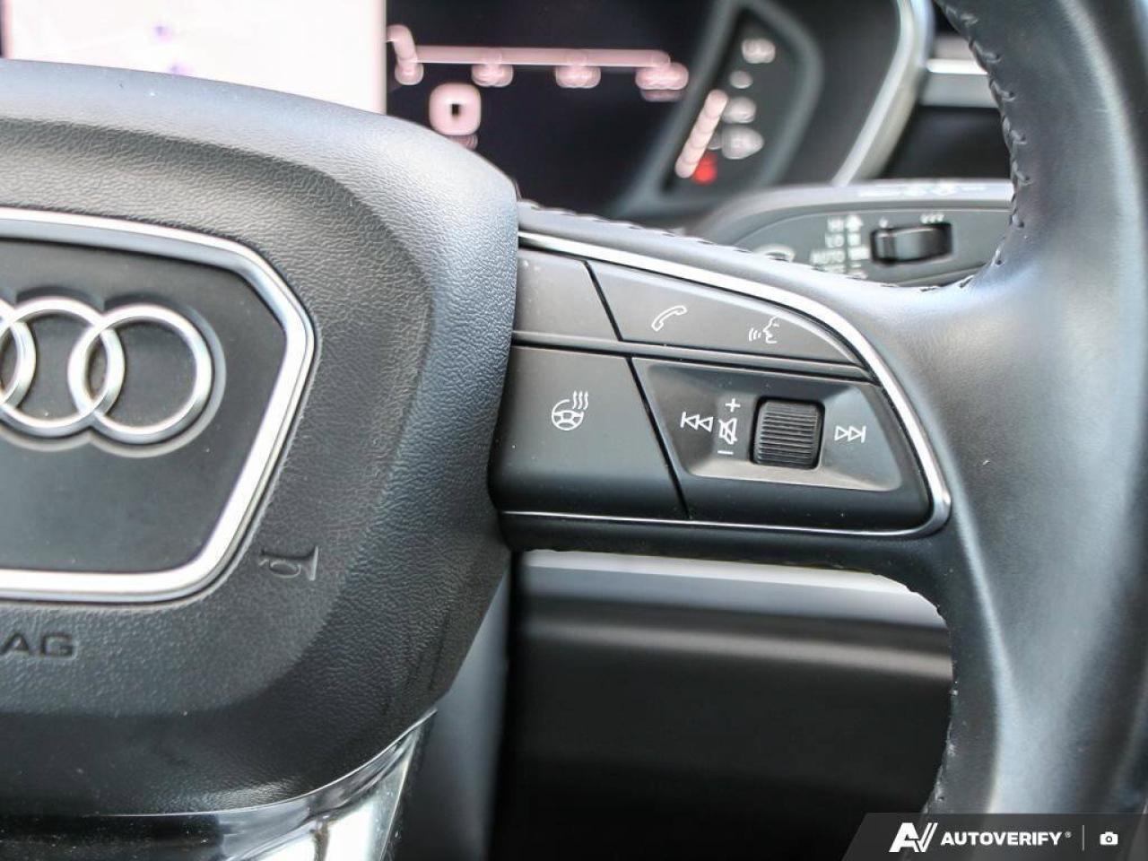 2019 Audi Q3 TechnikACCIDENT-FREE, S-LINE, SUNROOF, BANG & OLUF Photo