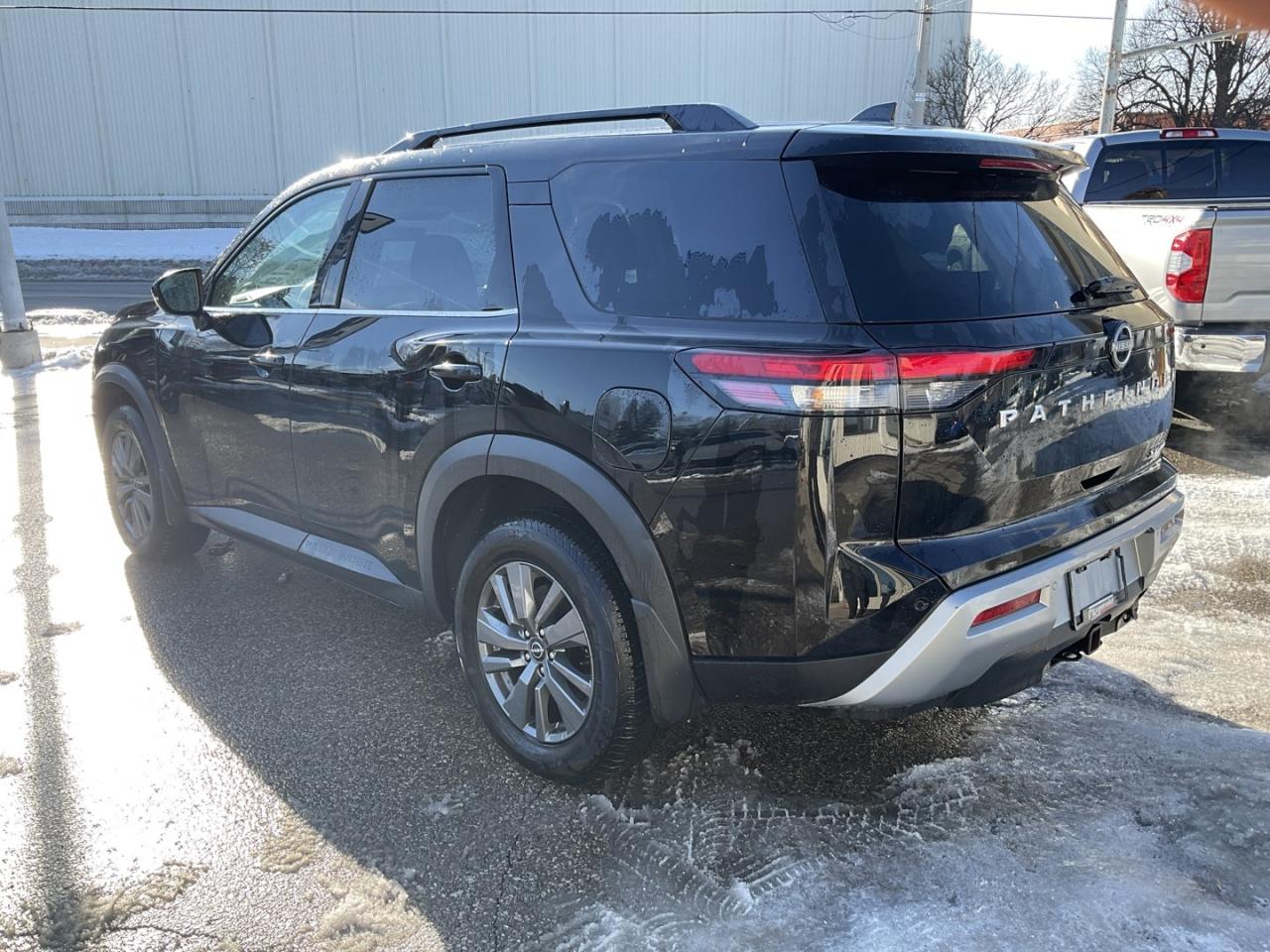 2023 Nissan Pathfinder SV 4WD - CAR PLAY! 360 CAM! BSM! 7 PASS! Photo