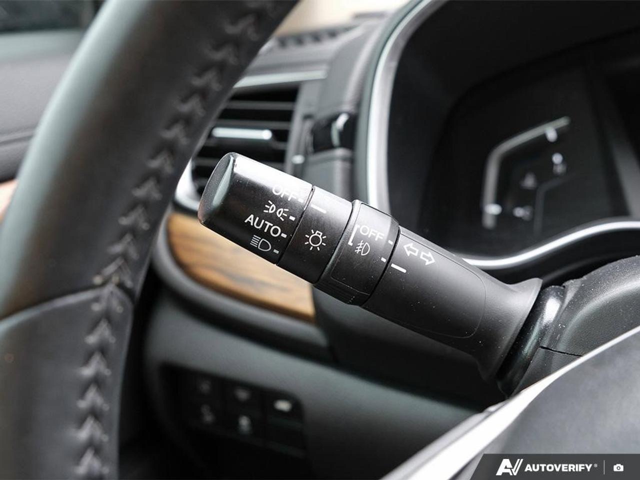 2017 Honda CR-V TouringCERTFIED AS-TRADED, AWD, BACKUP CAM, HEATED Photo