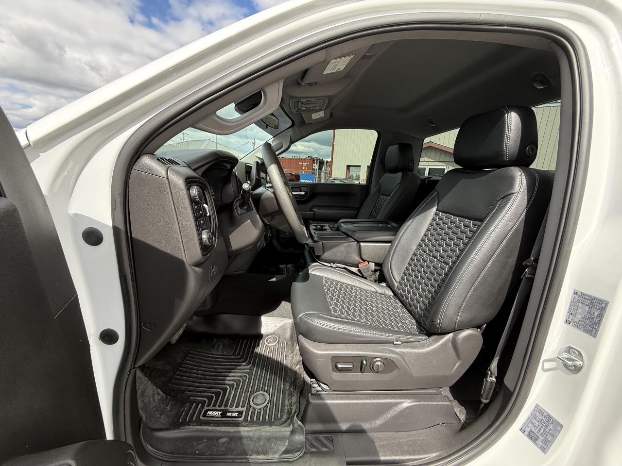 2023 Chevrolet Silverado 1500 LT RCSB  4X4 Photo