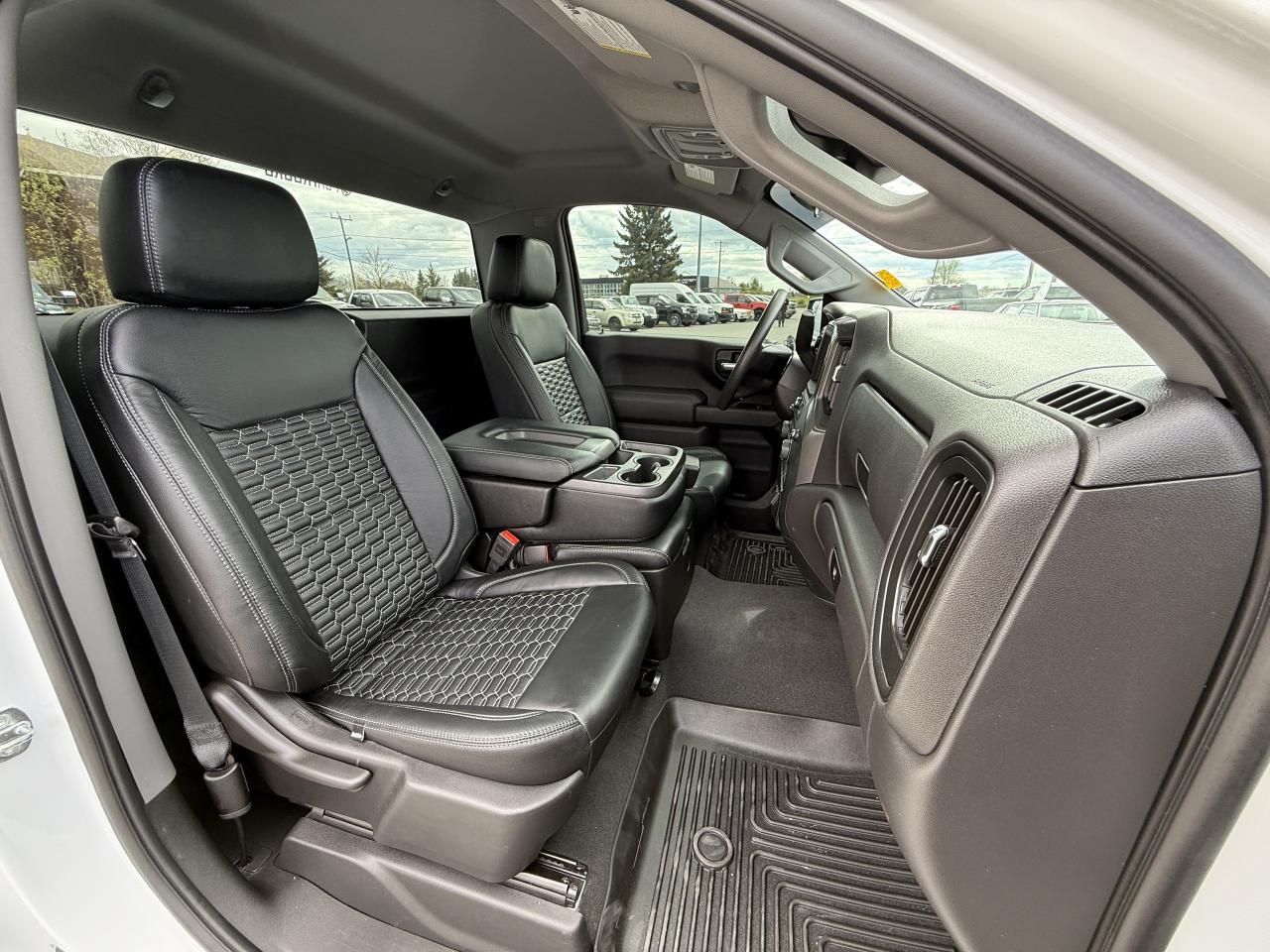 2023 Chevrolet Silverado 1500 LT RCSB  4X4 Photo