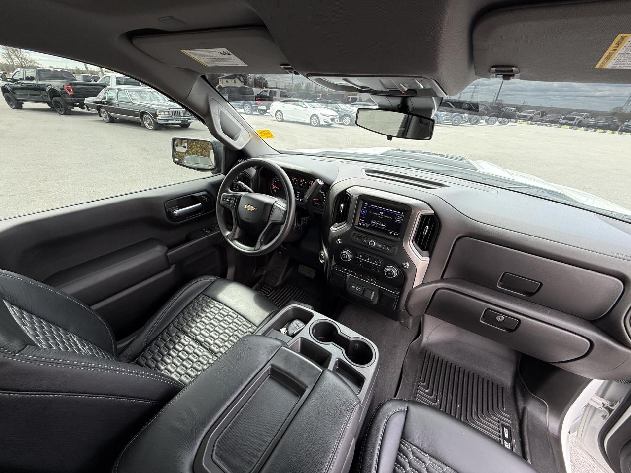 2023 Chevrolet Silverado 1500 LT RCSB  4X4 Photo