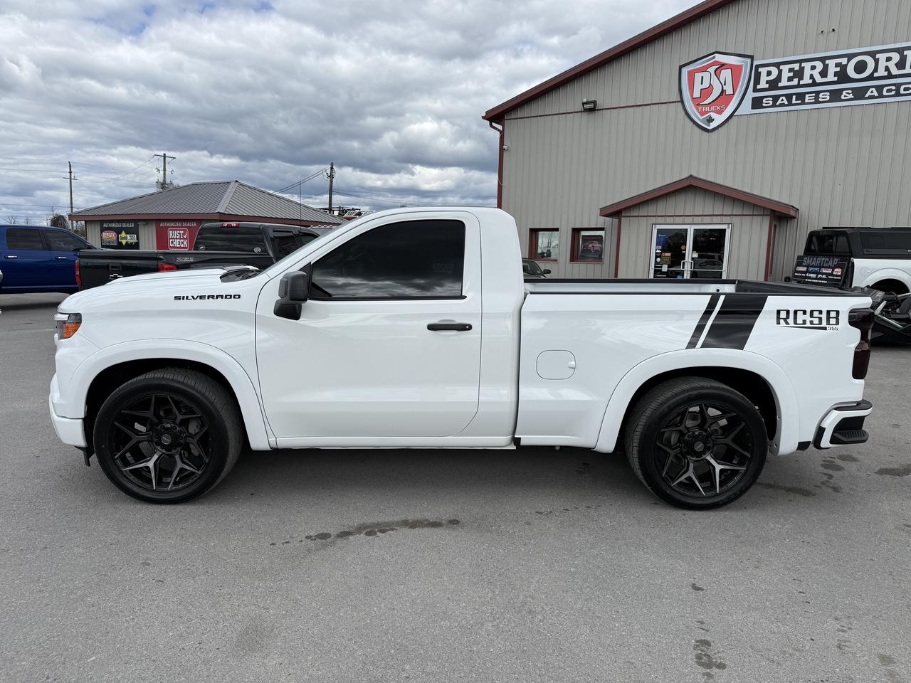 2023 Chevrolet Silverado 1500 LT RCSB  4X4 Photo