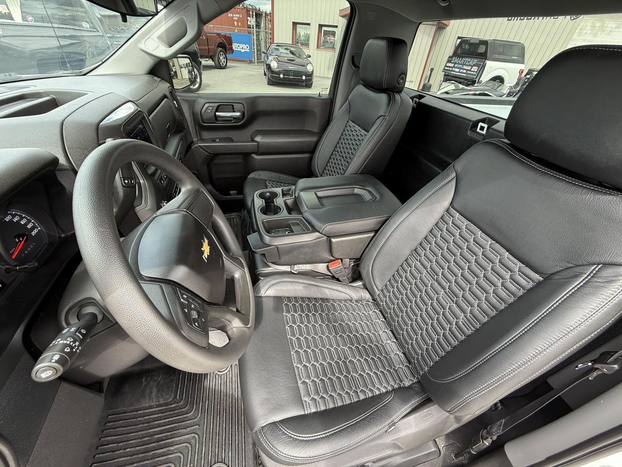 2023 Chevrolet Silverado 1500 LT RCSB  4X4 Photo