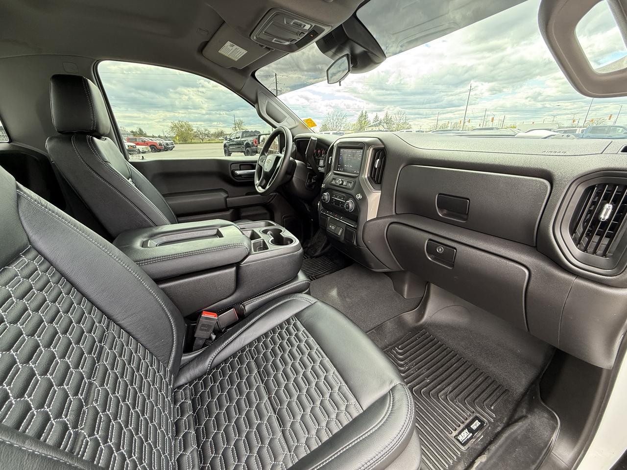 2023 Chevrolet Silverado 1500 LT RCSB  4X4 Photo