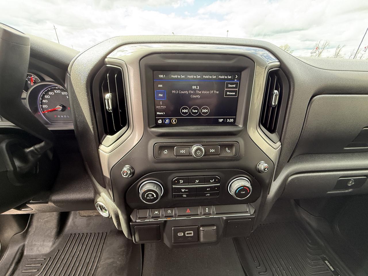 2023 Chevrolet Silverado 1500 LT RCSB  4X4 Photo