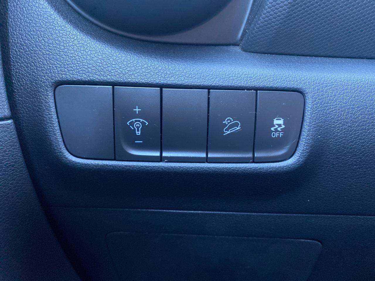 2022 Hyundai KONA AWD! HTD SEATS! CARPLAY! 4.49%* Photo