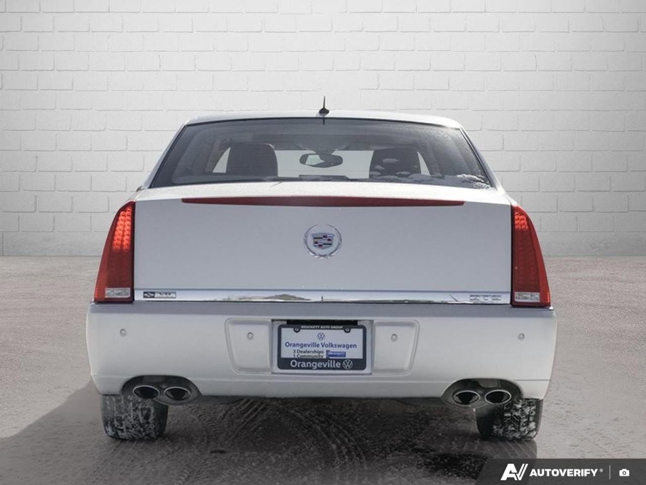 2008 Cadillac DTS 4dr Sdn 1scAS-TRADED, LEATHER, SUNROOF, CLEAN! Photo