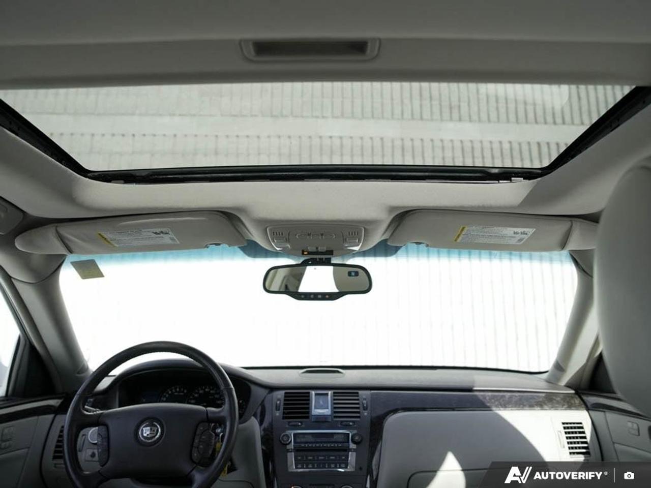 2008 Cadillac DTS 4dr Sdn 1scAS-TRADED, LEATHER, SUNROOF, CLEAN! Photo