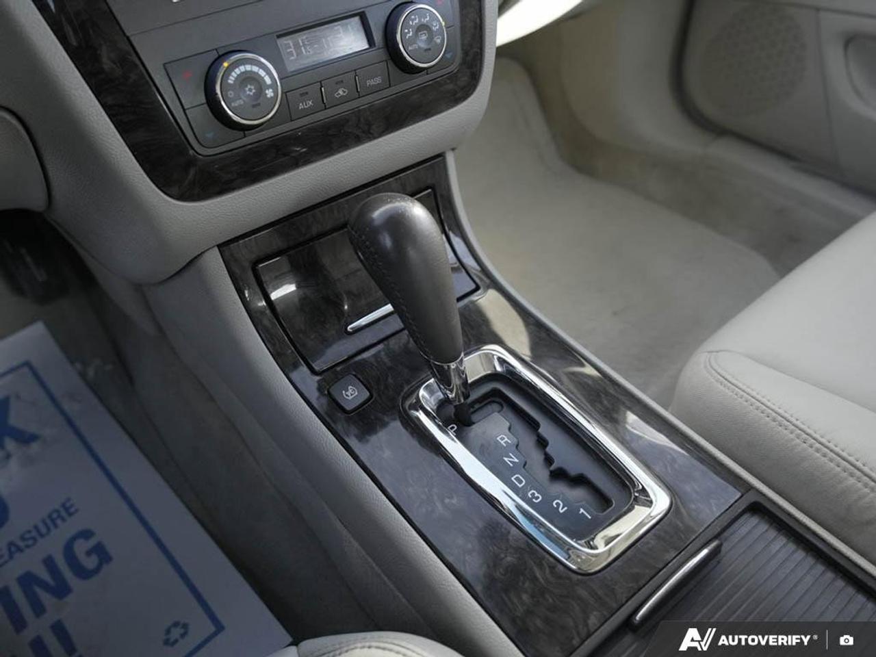 2008 Cadillac DTS 4dr Sdn 1scAS-TRADED, LEATHER, SUNROOF, CLEAN! Photo