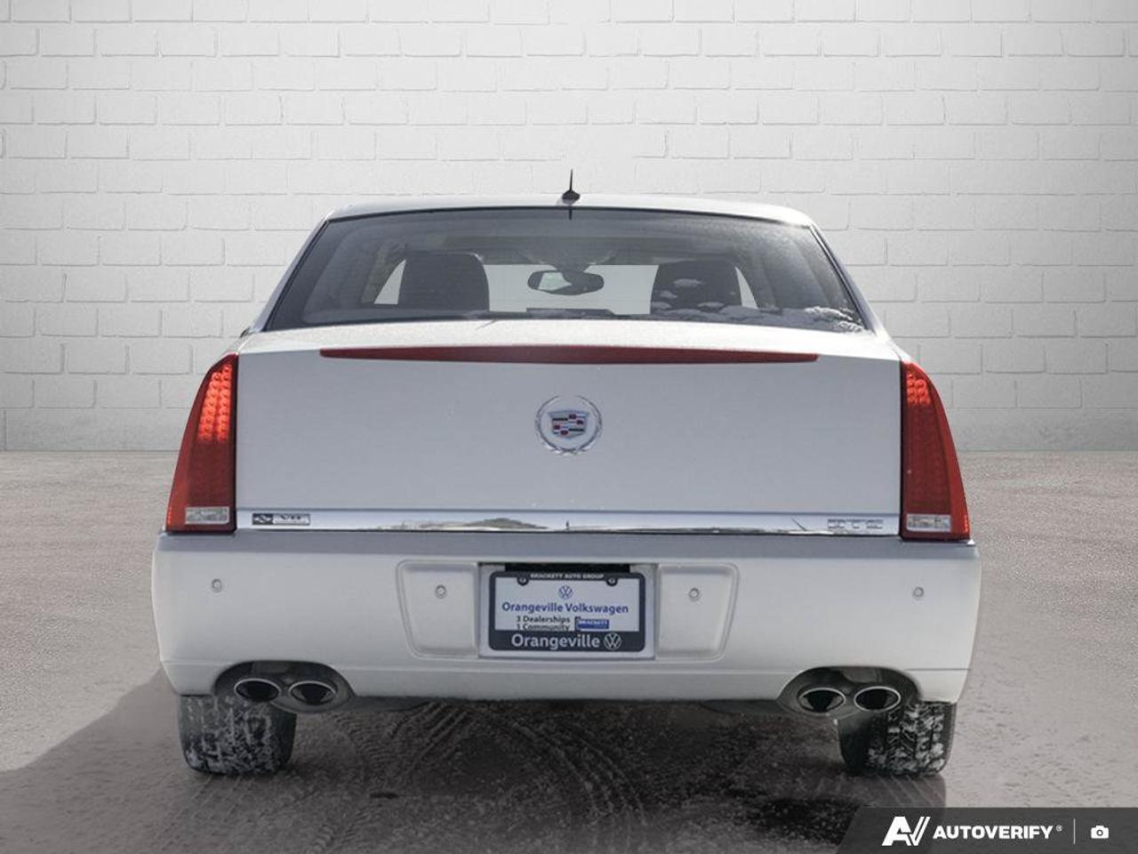 2008 Cadillac DTS 4dr Sdn 1scAS-TRADED, LEATHER, SUNROOF, CLEAN! Photo