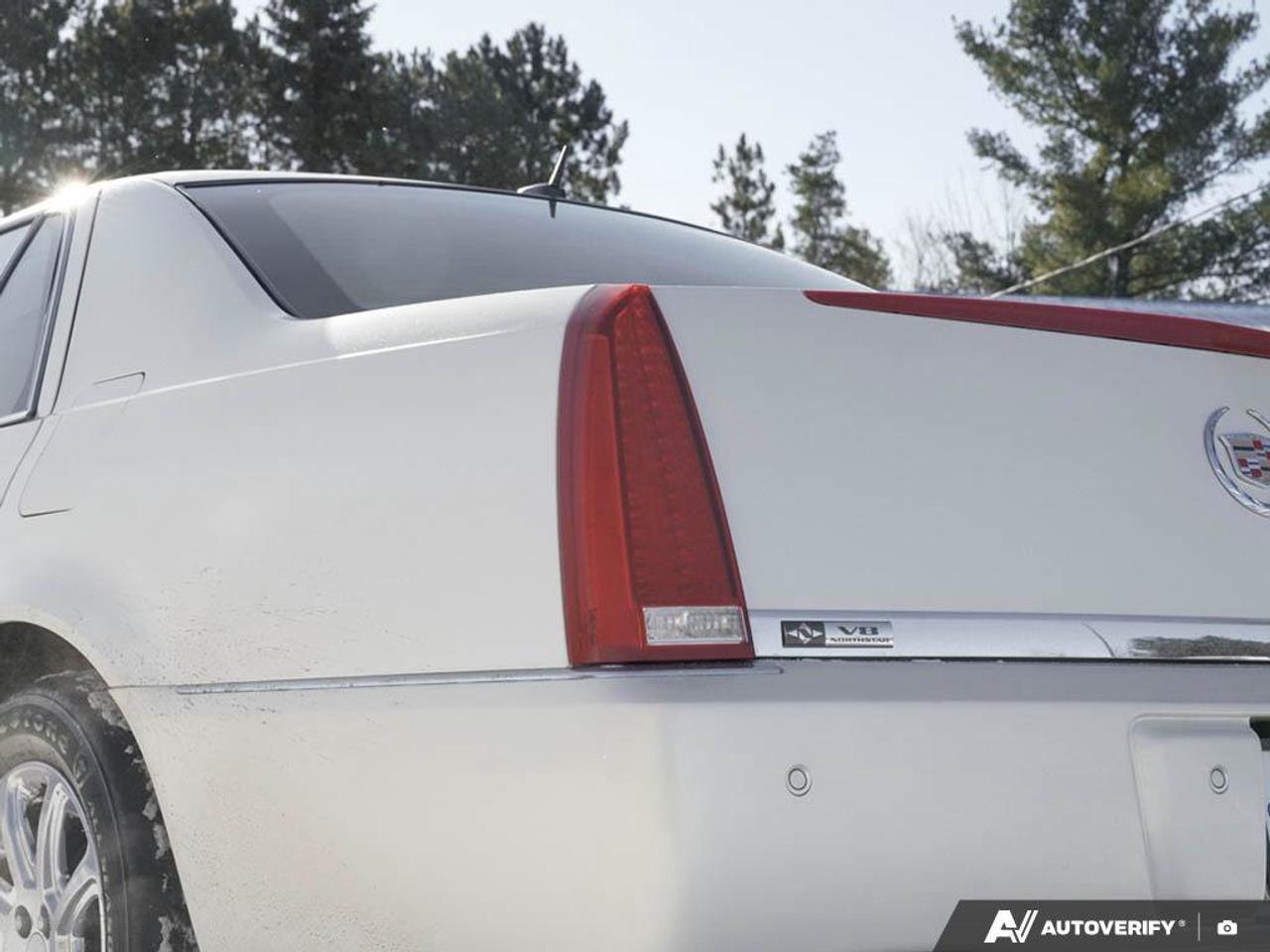 2008 Cadillac DTS 4dr Sdn 1scAS-TRADED, LEATHER, SUNROOF, CLEAN! Photo