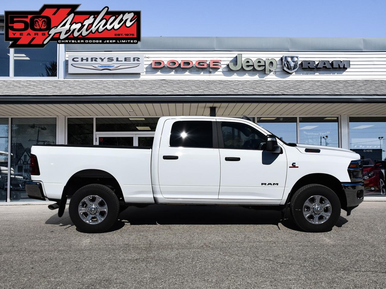 2025 RAM 2500 CREW CAB 4X4 - ONLY 1,156 KM Photo2