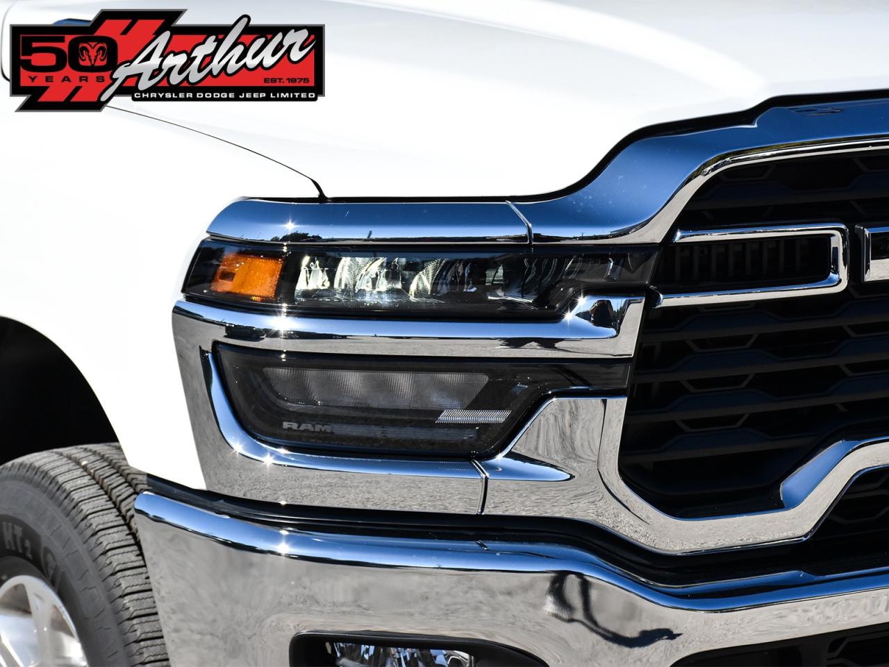 2025 RAM 2500 CREW CAB 4X4 - ONLY 1,156 KM Photo