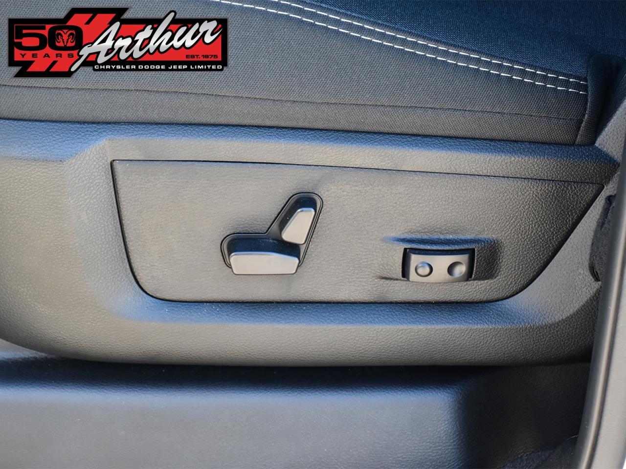 2025 RAM 2500 CREW CAB 4X4 - ONLY 1,156 KM Photo