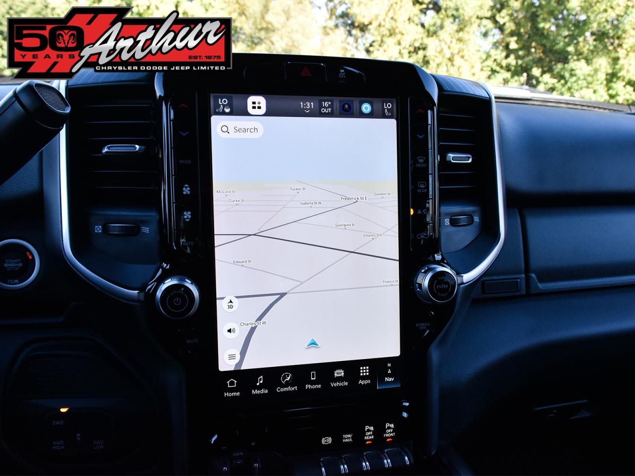 2025 RAM 2500 CREW CAB 4X4 - ONLY 1,156 KM Photo