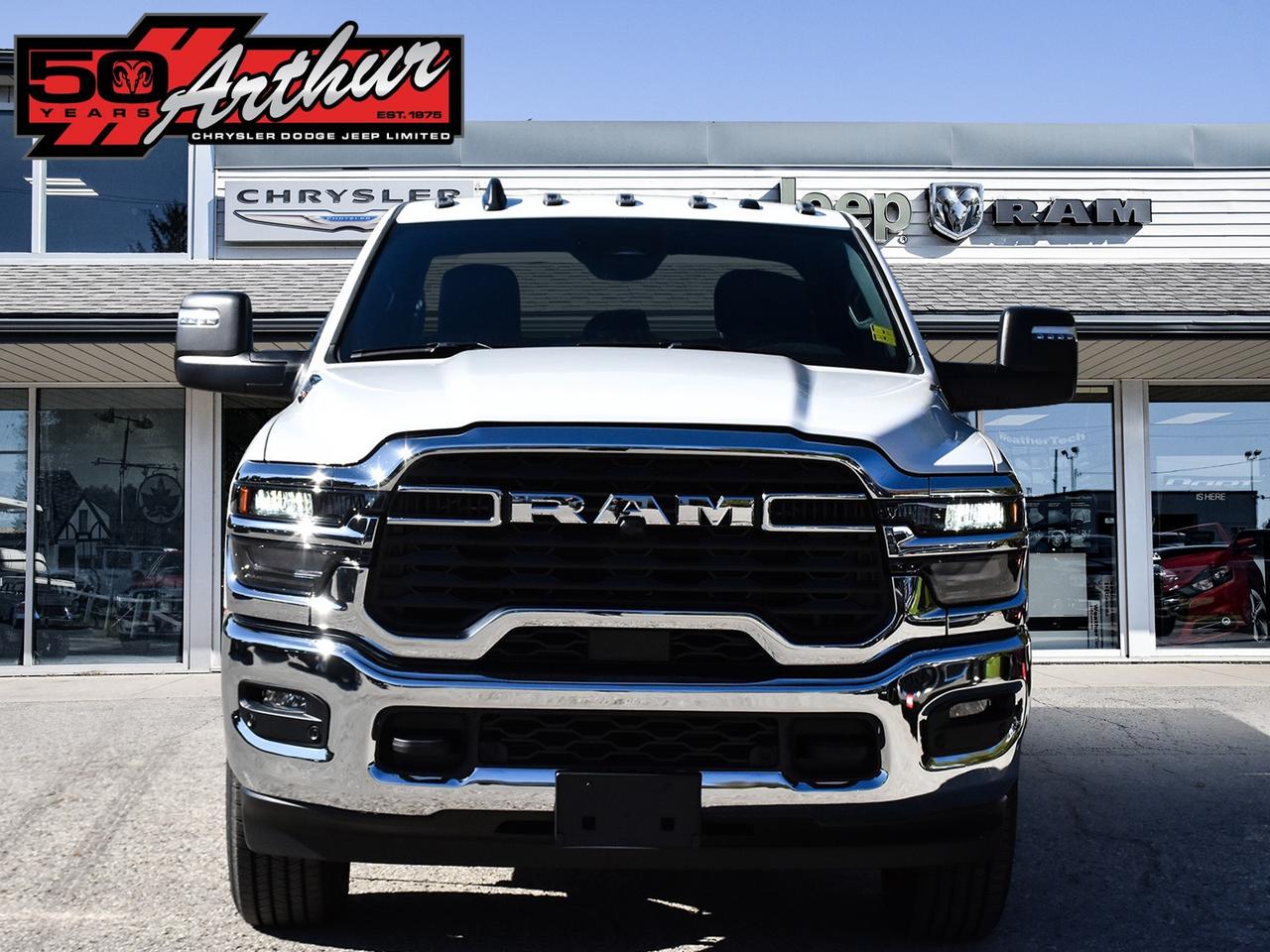 2025 RAM 2500 CREW CAB 4X4 - ONLY 1,156 KM Photo