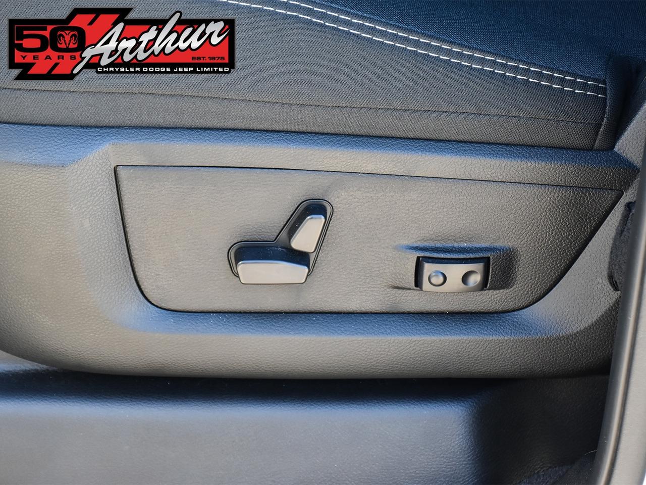 2025 RAM 2500 CREW CAB 4X4 - ONLY 1,156 KM Photo