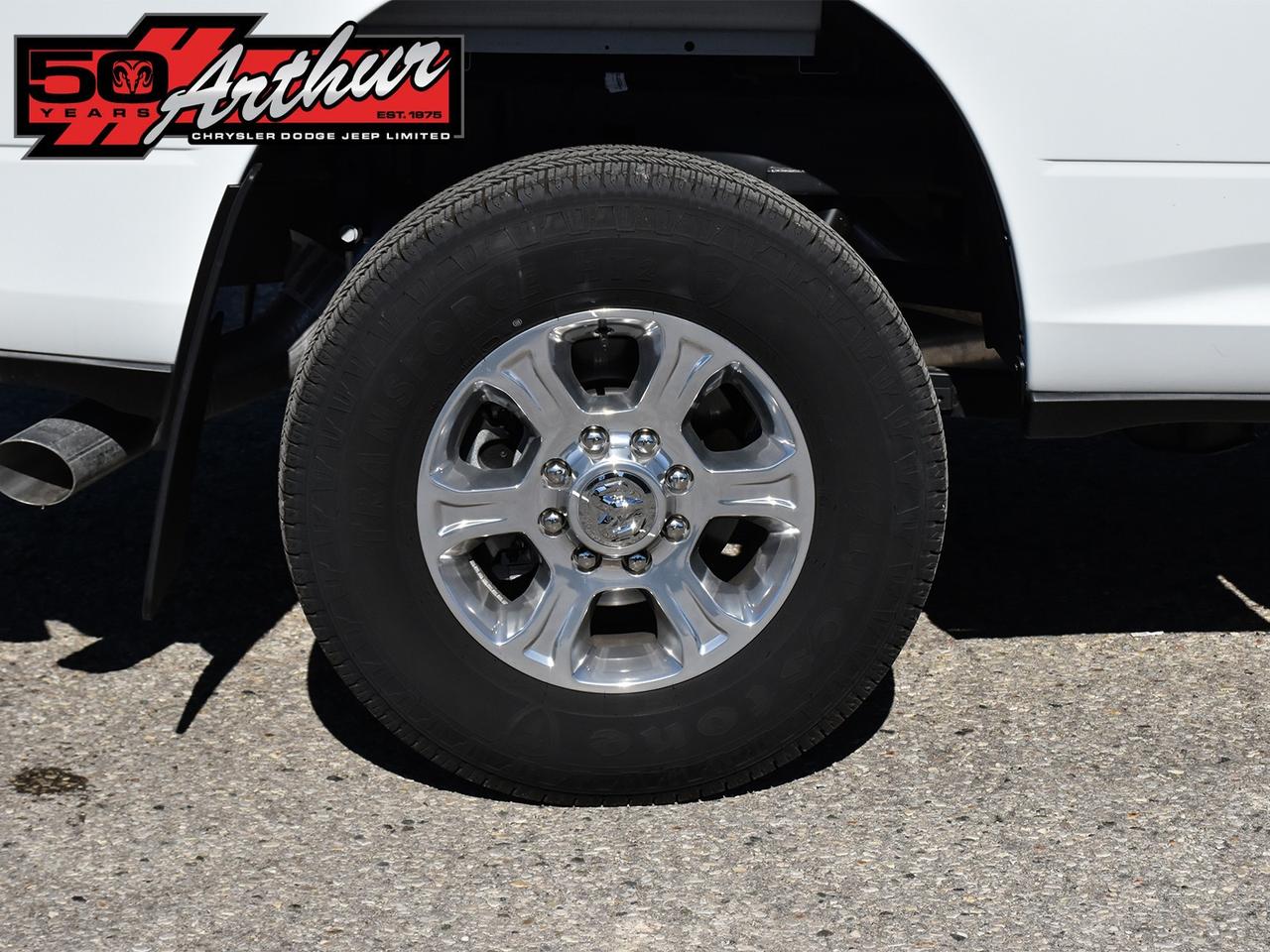 2025 RAM 2500 CREW CAB 4X4 - ONLY 1,156 KM Photo