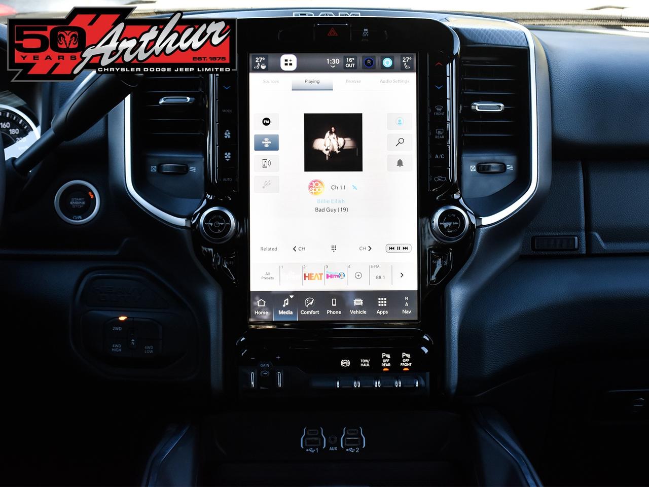 2025 RAM 2500 CREW CAB 4X4 - ONLY 1,156 KM Photo