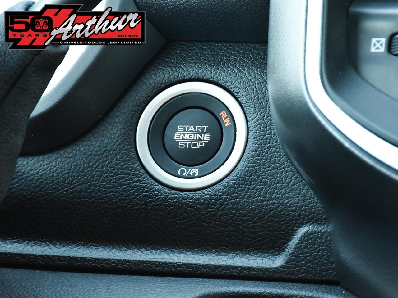 2025 RAM 2500 CREW CAB 4X4 - ONLY 1,156 KM Photo