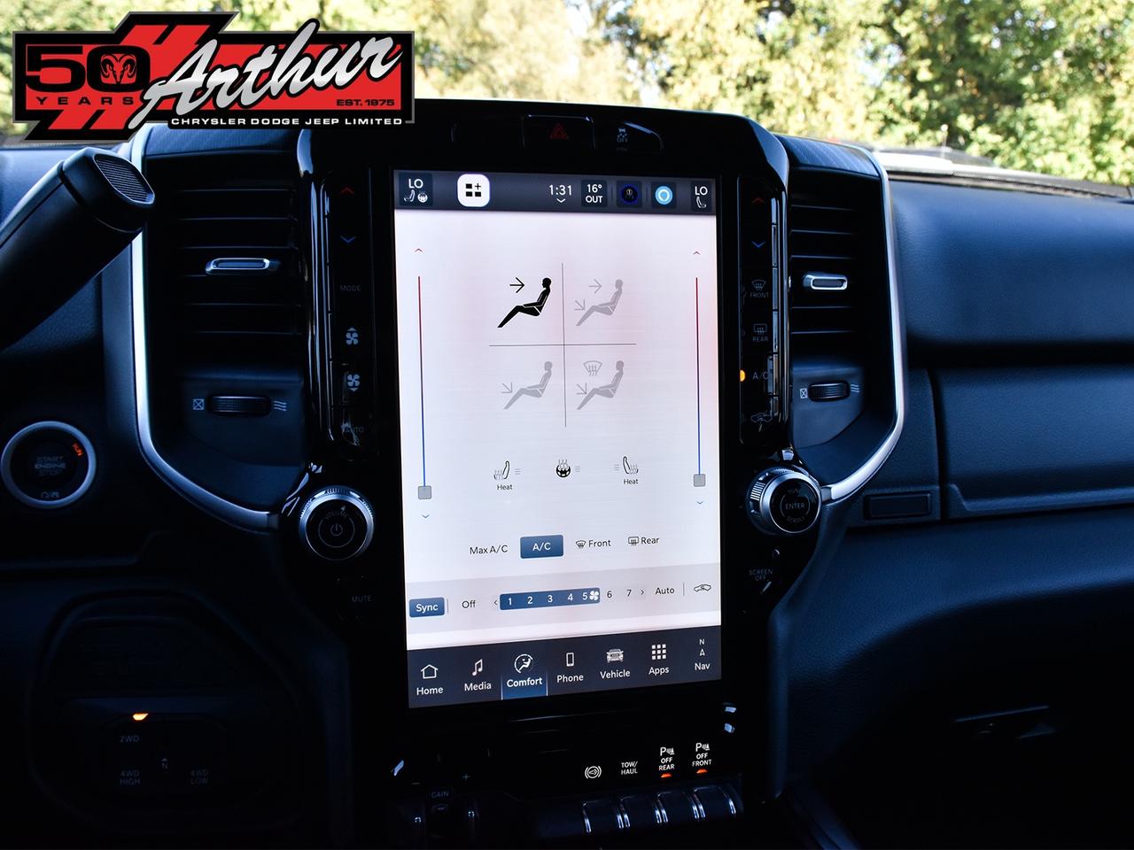 2025 RAM 2500 CREW CAB 4X4 - ONLY 1,156 KM Photo