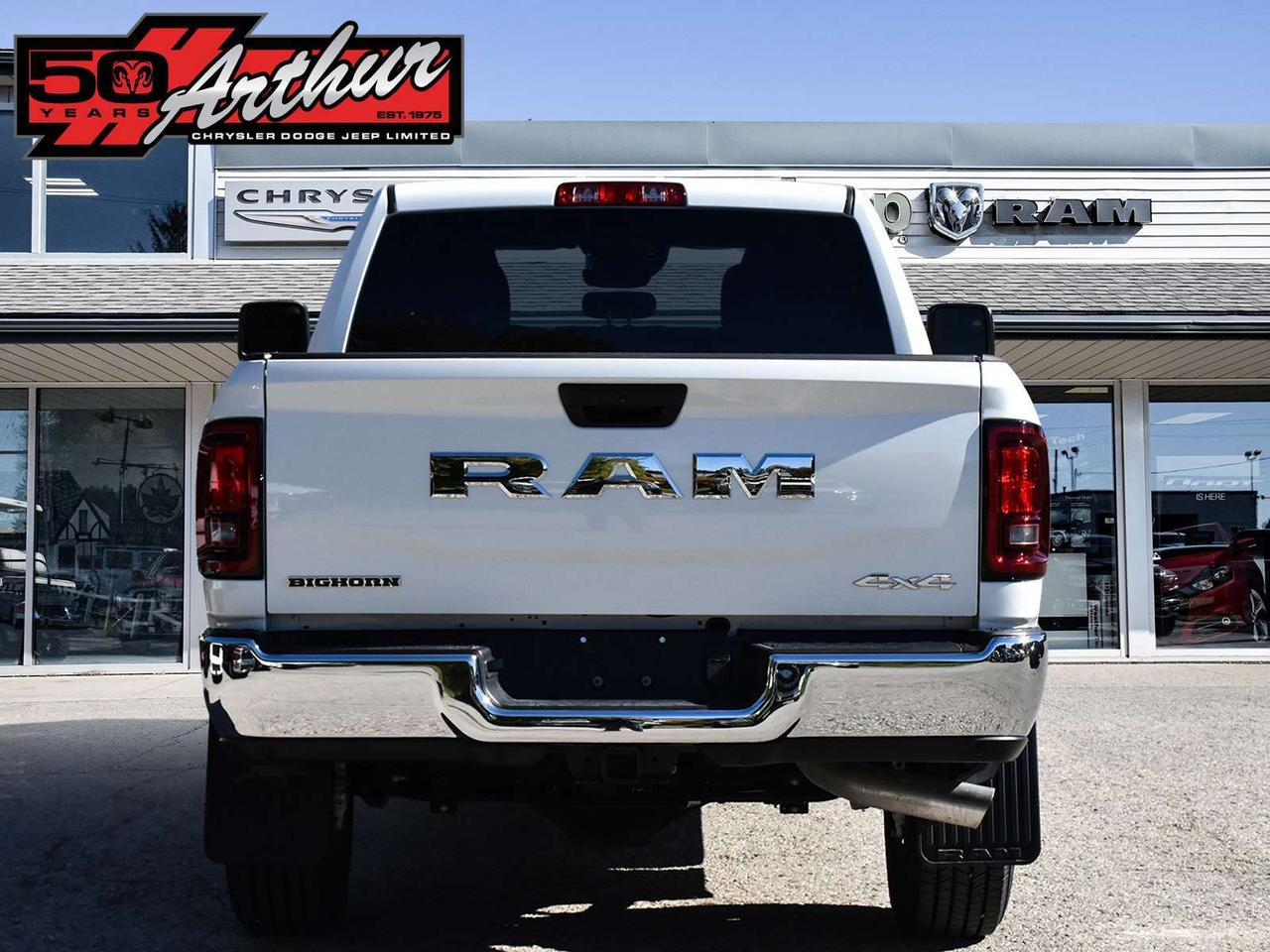 2025 RAM 2500 CREW CAB 4X4 - ONLY 1,156 KM Photo