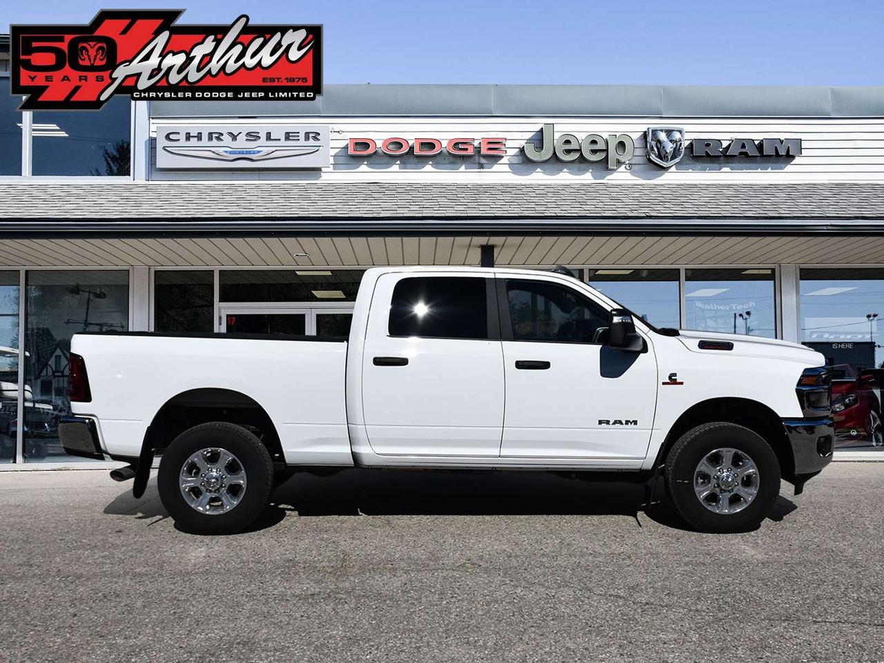 2025 RAM 2500 CREW CAB 4X4 - ONLY 1,156 KM Photo