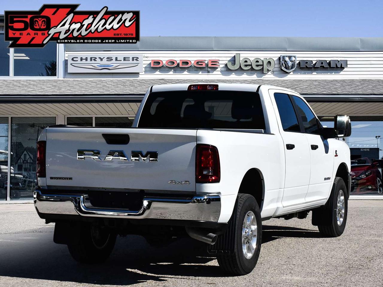 2025 RAM 2500 CREW CAB 4X4 - ONLY 1,156 KM Photo