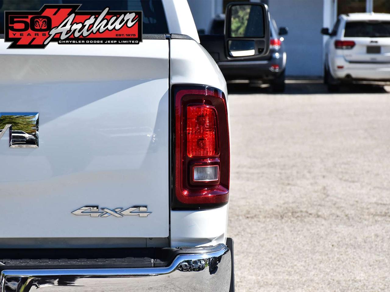 2025 RAM 2500 CREW CAB 4X4 - ONLY 1,156 KM Photo