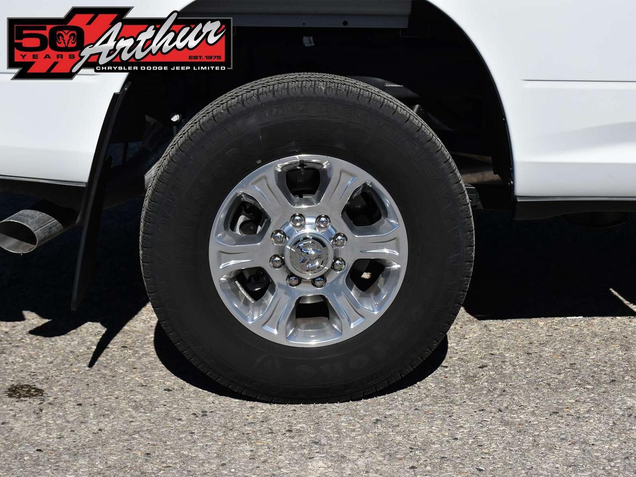 2025 RAM 2500 CREW CAB 4X4 - ONLY 1,156 KM Photo