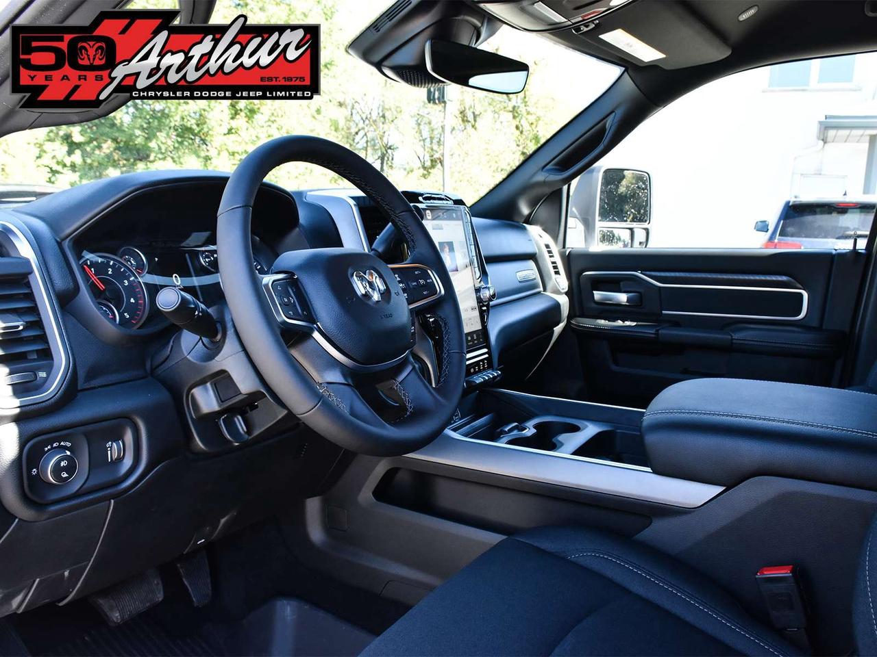 2025 RAM 2500 CREW CAB 4X4 - ONLY 1,156 KM Photo