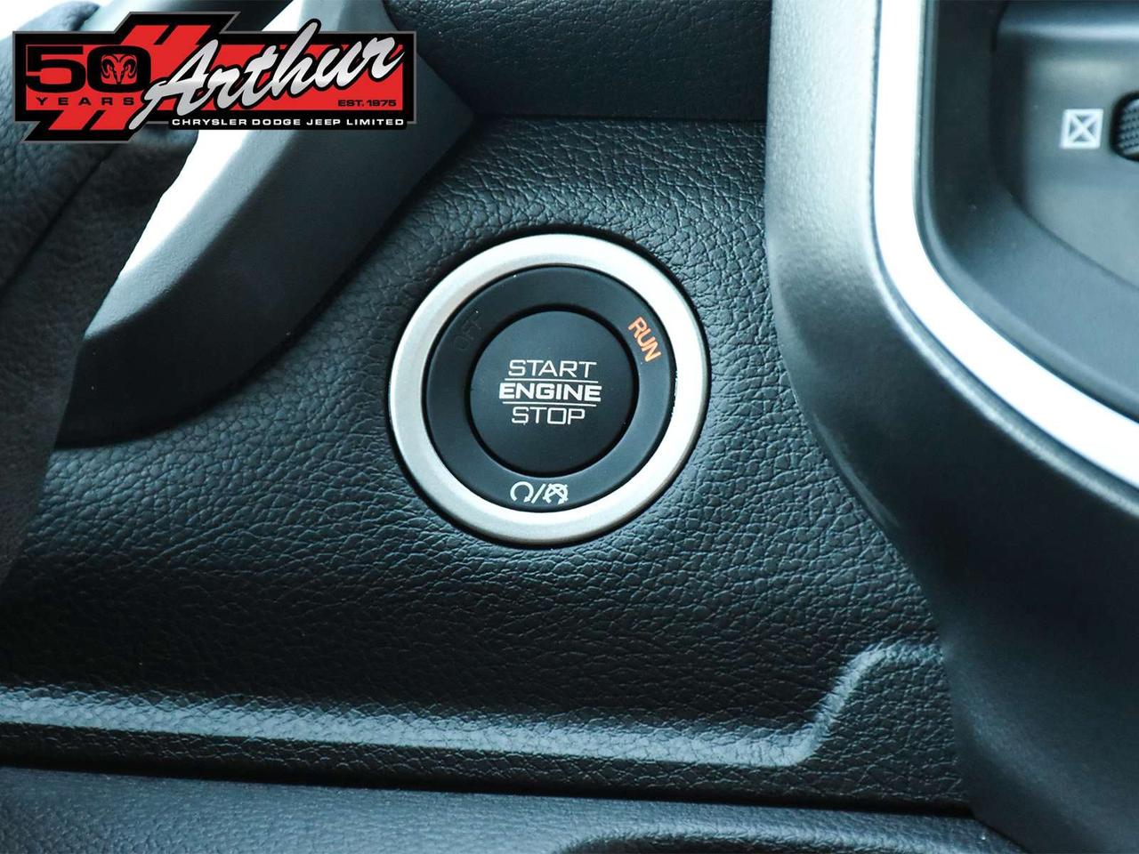 2025 RAM 2500 CREW CAB 4X4 - ONLY 1,156 KM Photo