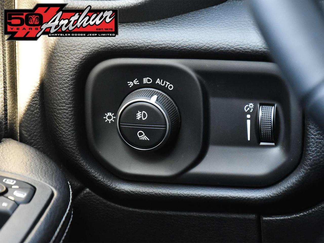 2025 RAM 2500 CREW CAB 4X4 - ONLY 1,156 KM Photo