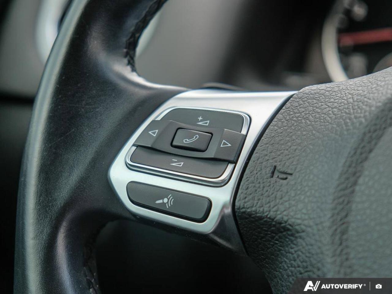 2014 Volkswagen Tiguan HighlineCERTIFIED AS-TRADED, ACCIDENT-FREE, AWD, L Photo