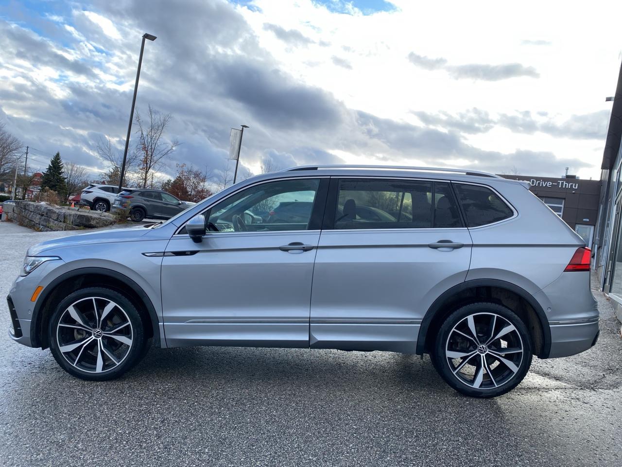 2022 Volkswagen Tiguan HIGHLINE R-LINE 4MOTION Photo