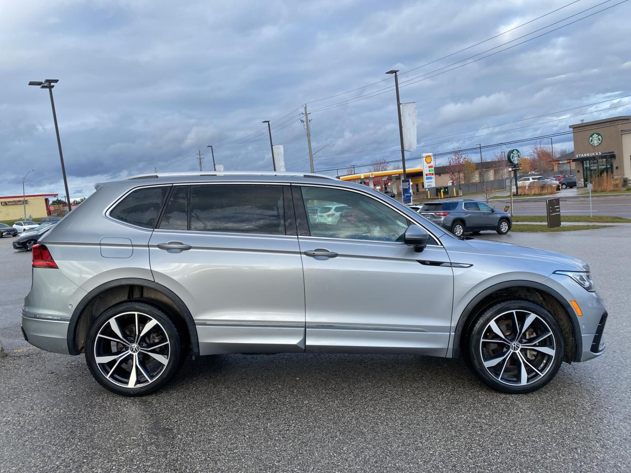 2022 Volkswagen Tiguan HIGHLINE R-LINE 4MOTION Photo