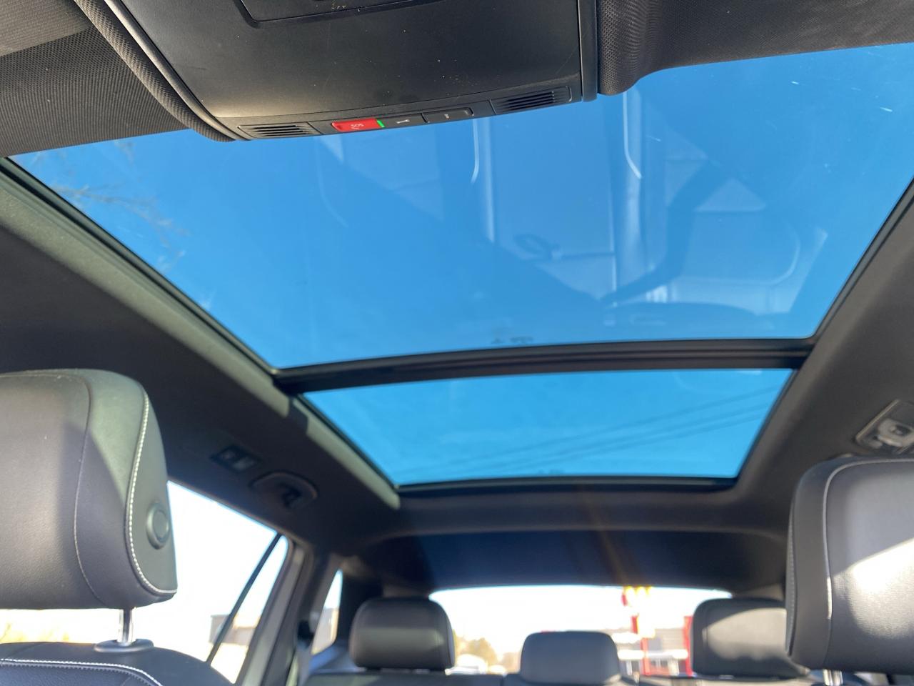 2022 Volkswagen Tiguan HIGHLINE R-LINE 4MOTION Photo